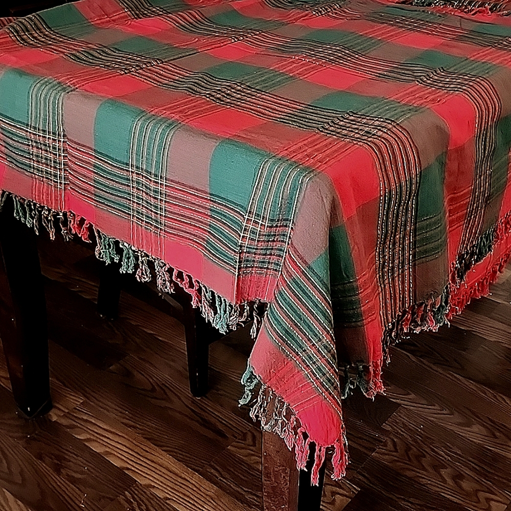 Beautiful  Plaid Table Cloth 100% Cotton with Tassels.